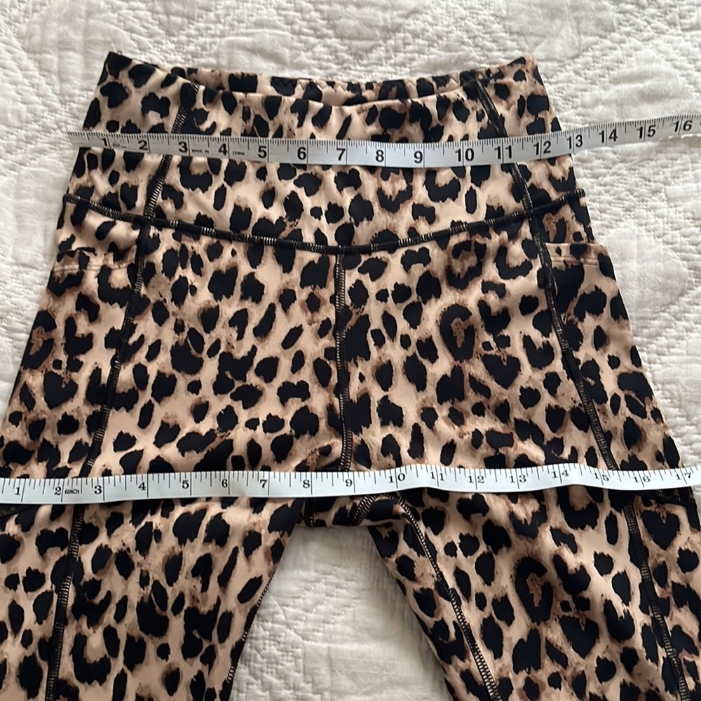 Victoria’s Secret Incredible Essential Legging Beige Leopard Sz XS/S - Picture 9 of 15
